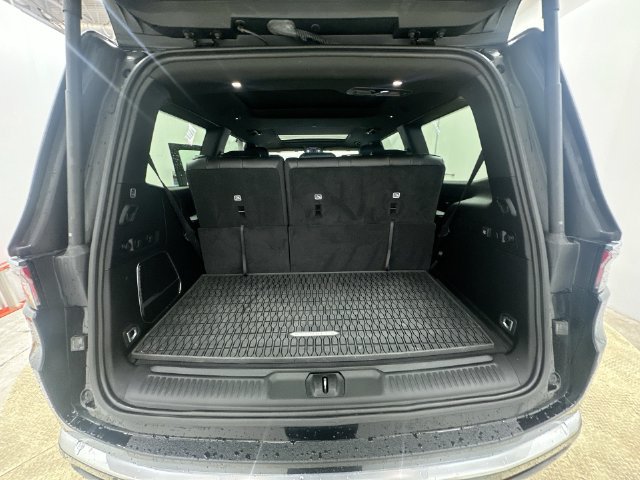Used 2024 Jeep Wagoneer 4WD w/ Premium Group I image 23