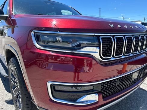 Used 2024 Jeep Wagoneer L Series II w/ Flexible Seating Group AWD/4WD image 2
