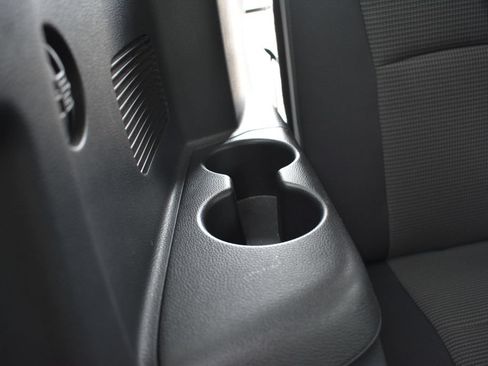 Used 2025 Toyota Highlander LE FWD image 33