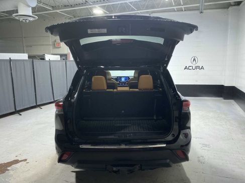 Used 2020 Toyota Highlander Platinum image 19