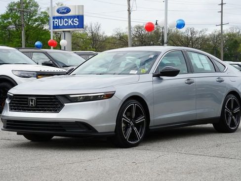Used 2025 Honda Accord Sport image 3