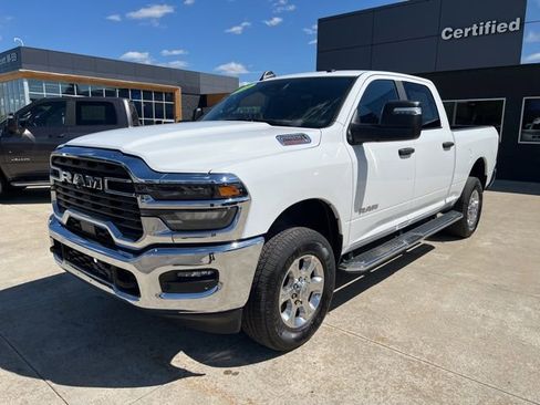 Certified 2025 RAM 2500 Big Horn AWD/4WD image 3