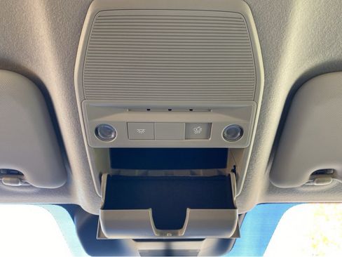 New 2026 Nissan Kicks SR w/ SR Premium Package FWD image 32