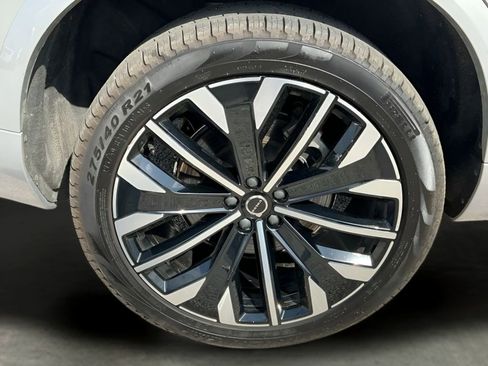 Used 2025 Volvo XC90 B6 Plus AWD/4WD image 11