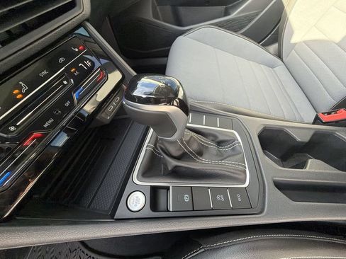 Used 2025 Volkswagen Jetta SE FWD image 25