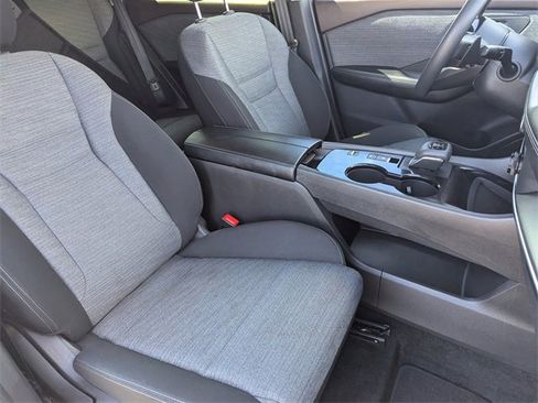 Used 2023 Nissan Rogue SV image 10