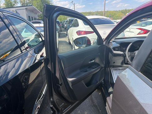 Used 2025 Nissan Kicks SV AWD/4WD image 15