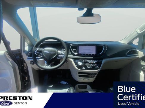 Used 2022 Chrysler Pacifica Touring-L FWD image 12