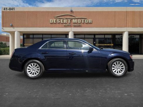 Used 2012 Chrysler 300 image 4