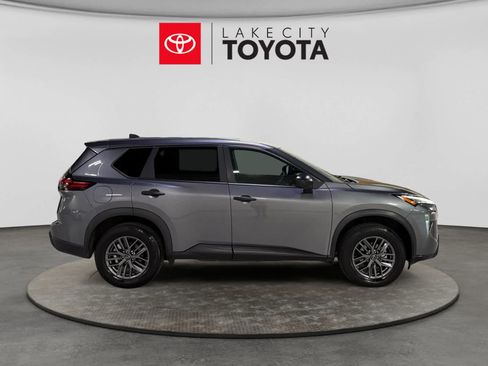 Used 2024 Nissan Rogue S FWD image 11