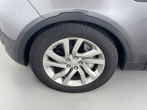 Used 2018 Land Rover Discovery HSE image 38