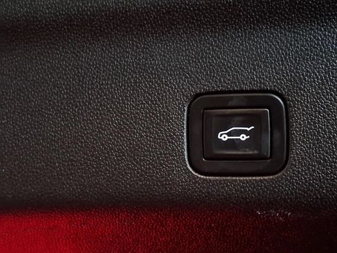 Used 2021 Cadillac Escalade ESV Premium Luxury w/ Driver Assist Tech Package AWD/4WD image 8