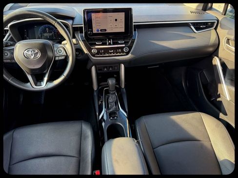 Used 2024 Toyota Corolla Cross XLE w/ Convenience Package FWD image 18