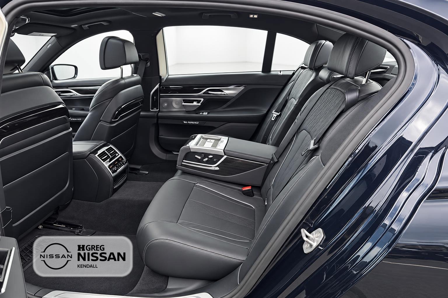 Used 2017 BMW 750i RWD image 7