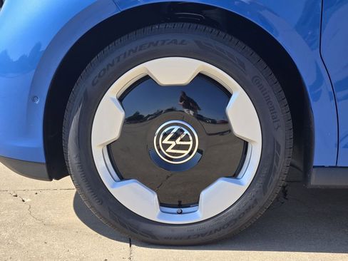 New 2025 Volkswagen ID. Buzz Pro S Plus RWD image 8