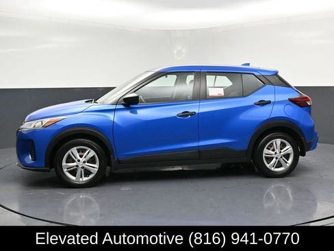 Used 2022 Nissan Kicks S FWD image 2