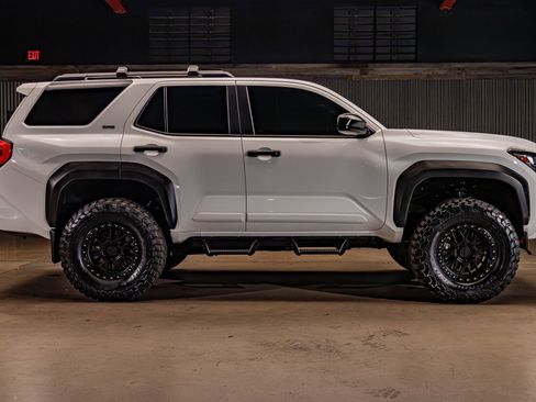 Used 2025 Toyota 4Runner SR5 AWD/4WD image 11
