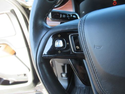 Used 2023 Lincoln Aviator Reserve w/ Equipment Group 201A image 17