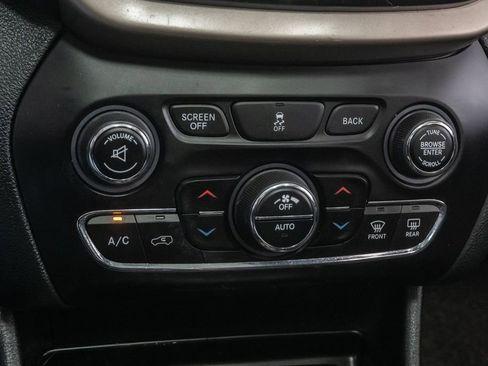 Used 2015 Jeep Cherokee Latitude w/ Comfort/Convenience Group FWD image 21