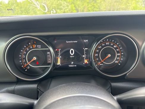 Used 2023 Jeep Gladiator Sport AWD/4WD image 19