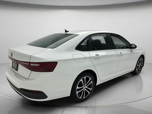 Used 2025 Volkswagen Jetta Sport FWD image 5