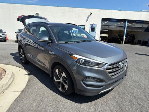 Used 2016 Hyundai Tucson Limited w/ Option Group 03 FWD image 13