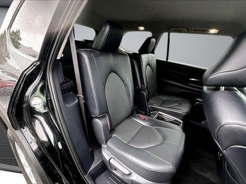 Used 2025 Toyota Grand Highlander FWD image 24