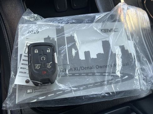 Used 2019 GMC Yukon SLT w/ Open Road Package AWD/4WD image 27
