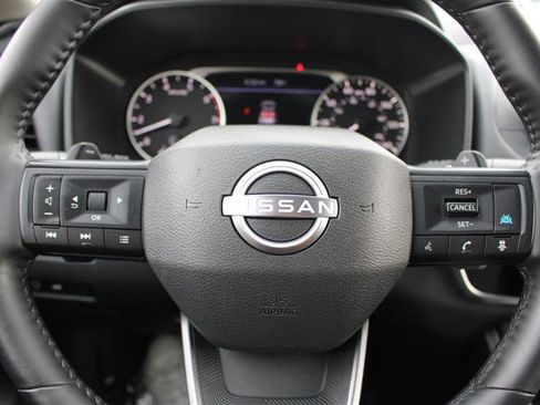 Used 2025 Nissan Rogue SV AWD/4WD image 14