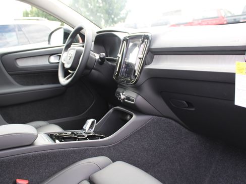 New 2026 Volvo XC40 B5 Plus w/ Protection Package Premier image 41