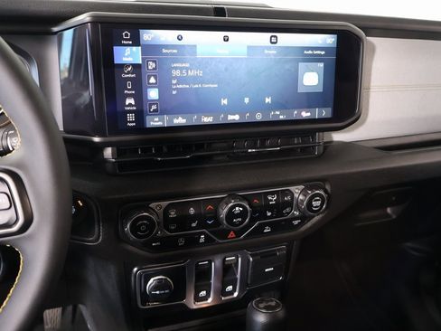 Used 2024 Jeep Wrangler Sport S image 5