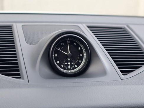 Certified 2025 Porsche Macan image 28