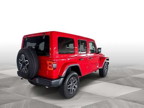 Used 2025 Jeep Wrangler Unlimited Sahara AWD/4WD image 8