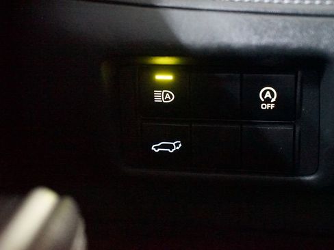 Certified 2024 Toyota Highlander XLE image 25