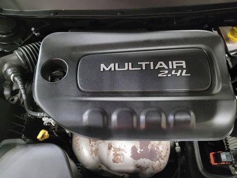 Used 2019 Jeep Cherokee Latitude Plus w/ Comfort/Convenience Group image 30