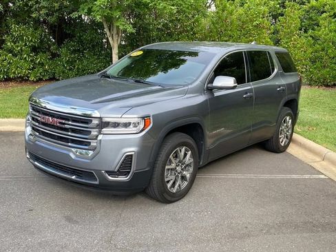 Used 2022 GMC Acadia SLE FWD image 3
