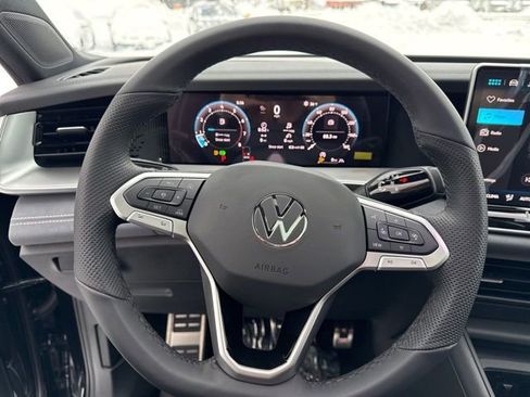 New 2026 Volkswagen Tiguan SE R-Line image 9