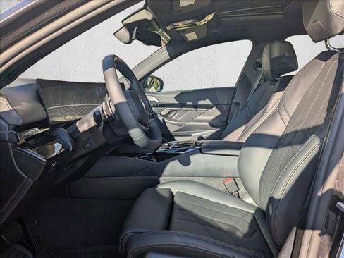 Used 2025 BMW 530i xDrive w/ Premium Package image 19