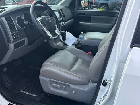 Used 2016 Toyota Sequoia SR5 AWD/4WD image 6