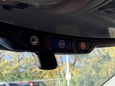 Used 2017 Chevrolet Equinox LT w/ Convenience Package image 16