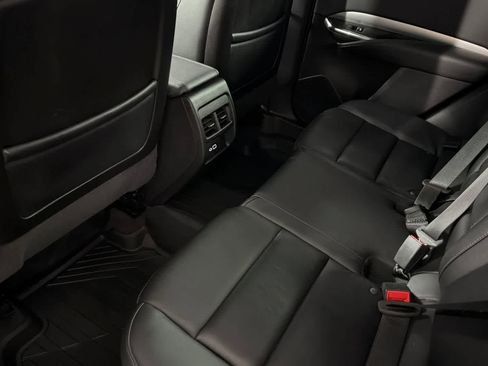 Used 2023 Cadillac XT4 Premium Luxury image 4