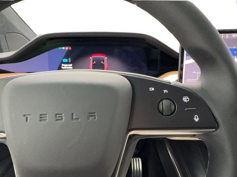 Used 2025 Tesla Model X image 44