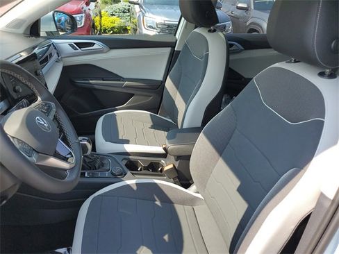 New 2025 Volkswagen Taos SE image 16