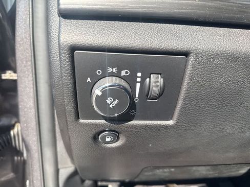 Used 2021 Jeep Grand Cherokee Laredo AWD/4WD image 19