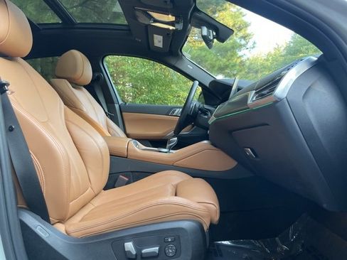 Used 2022 BMW X6 xDrive40i w/ Premium Package image 19