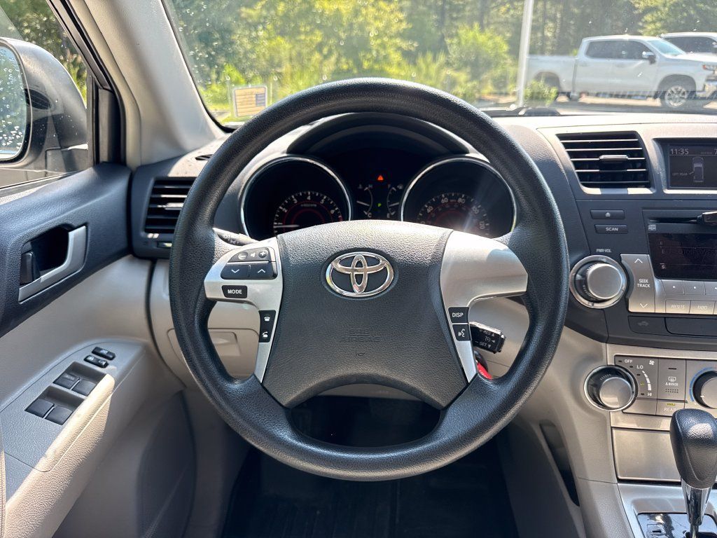 Used 2012 Toyota Highlander 4WD w/ Tech Pkg image 18