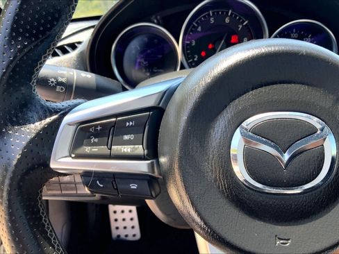 Used 2021 MAZDA MX-5 Miata Club RWD image 19