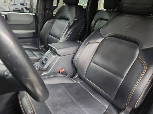 Used 2022 Ford Bronco Badlands image 14