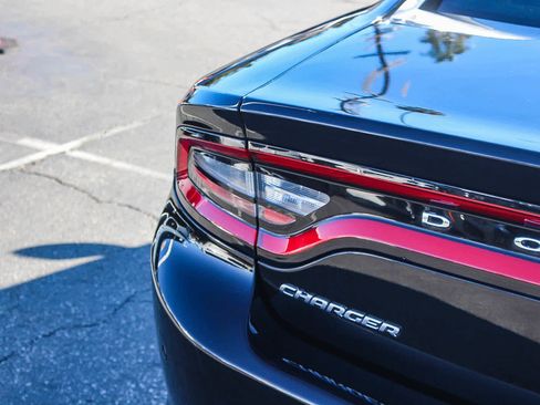 Used 2017 Dodge Charger SXT w/ Plus Group image 7