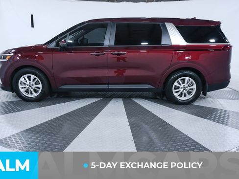 Used 2024 Kia Carnival LX FWD image 3